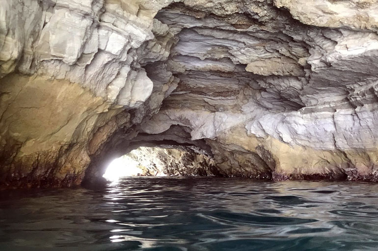 Θαλάσσια σπηλιά στο Κλέφτικο